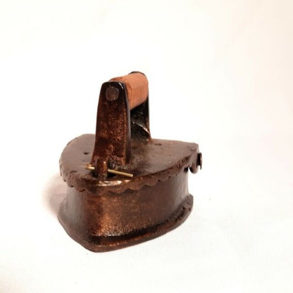 Decorative Traditional Vintage Mid Century Style Sad Iron - Picture 3 of 11